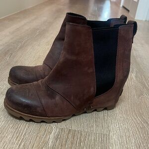 Sorel Women's Joan of Arctic ankle boot in Dark Brown size 10